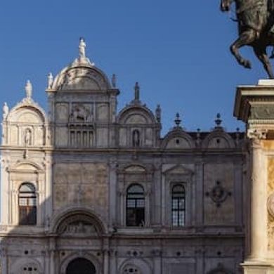 Immagine evento Venezia nascosta: L'insolito tour a piedi e il giro in gondola