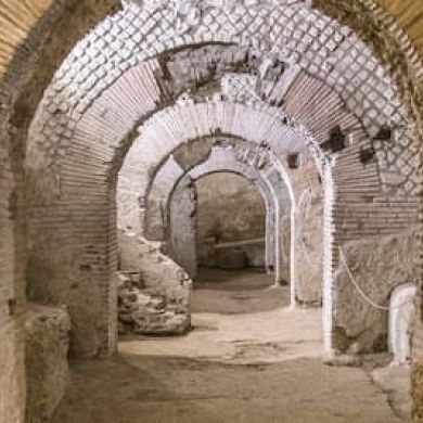 Locandina evento Complesso di San Lorenzo Maggiore: Ingresso Riservato a La Neapolis Sotterrata